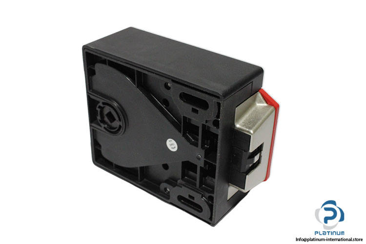 euchner-MGB2-H-BA1A1-R-137617-handle-module-(New)-3