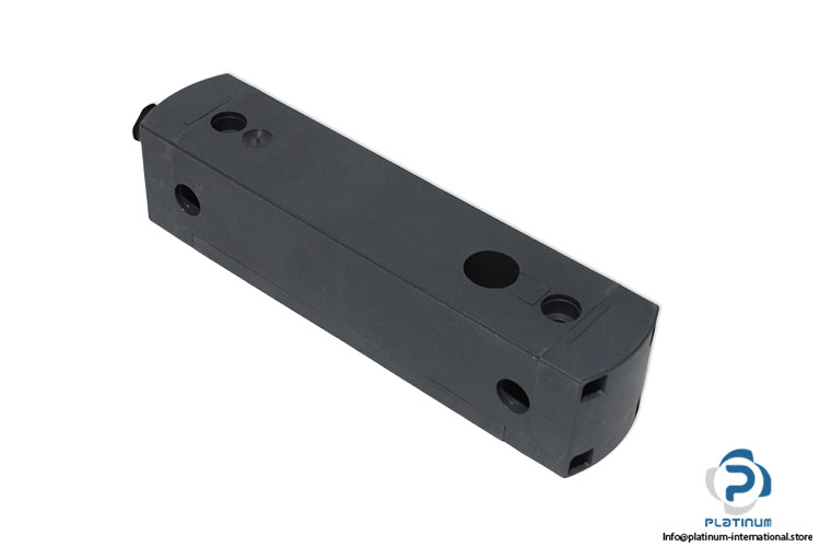pizzato-NS-D3AZ1SMK-F41-safety-locking-switch-(New)-1