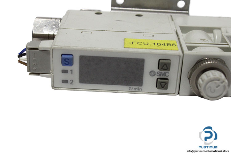 smc-PFM725S-F01-B-digital-flow-switch-(New)-1