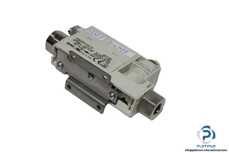 smc-PFM725S-F01-B-digital-flow-switch-(New)-2