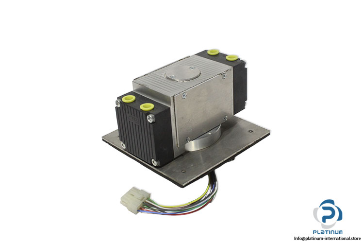 knf-neuberger-pj15854-815.0-vacuume-pump(used)-1