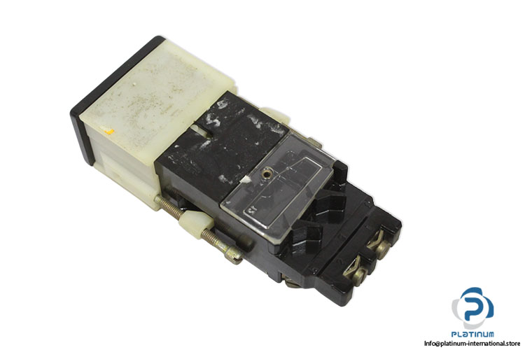 eao-02-121-011-pushbutton-switch(new)
