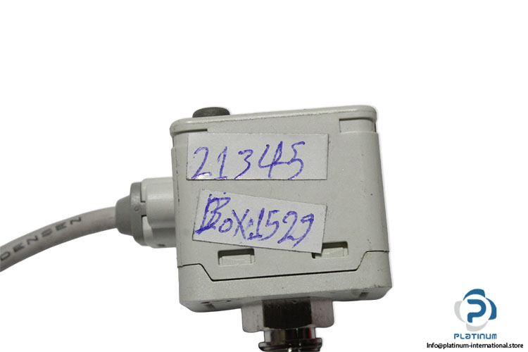 smc-ZSE40A-01-T-pressure-Switch-(New)-4