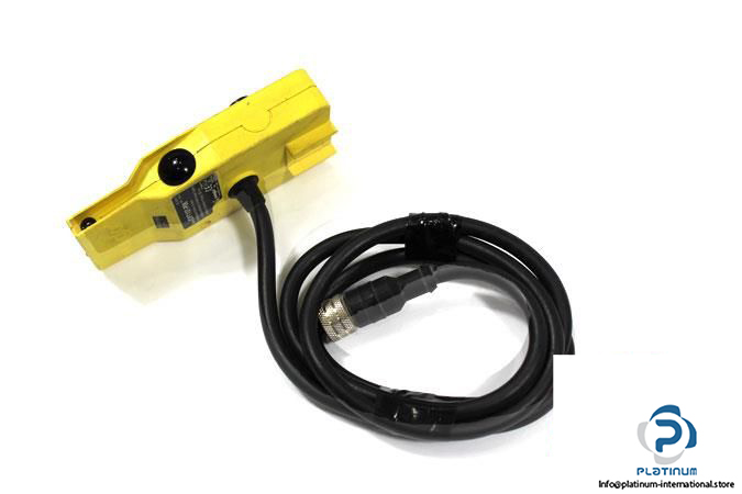 WENGLOR-OPT107-P06-PHOTOELECTRIC-RETRO-REFLEX-SENSOR_675x450.jpg