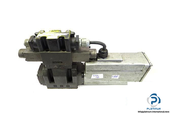 PARKER-D31FHB31C4NB-HYDRAULIC-SERVO-VALVE_675x450.jpg