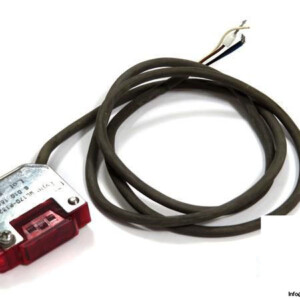 SICK-WL170-P132-PHOTOELECTRIC-RETRO-REFLECTIVE-SENSOR_675x450.jpg