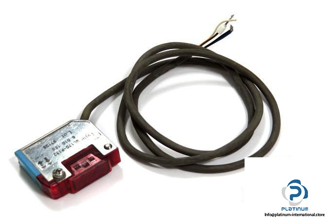 SICK-WL170-P132-PHOTOELECTRIC-RETRO-REFLECTIVE-SENSOR_675x450.jpg