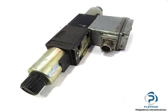 PARKER-D1FXE01FCNBJ0040-HYDRAULIC-SERVO-VALVE-3_675x450.jpg