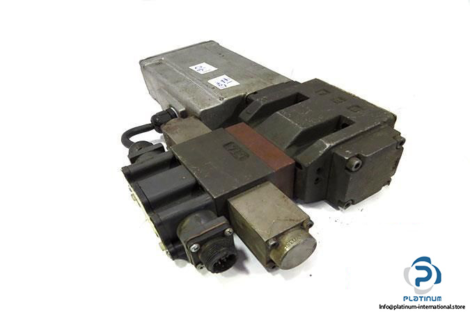 PARKER-D31FHE01C4NB-HYDRAULIC-SERVO-VALVE-3_675x450.jpg