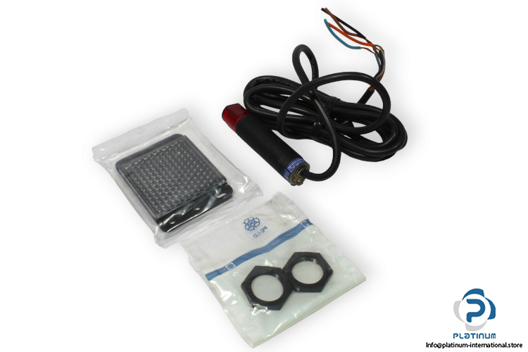telemecanique-XU9-P18PP340W-photoelectric-polarized-reflex-sensor-new
