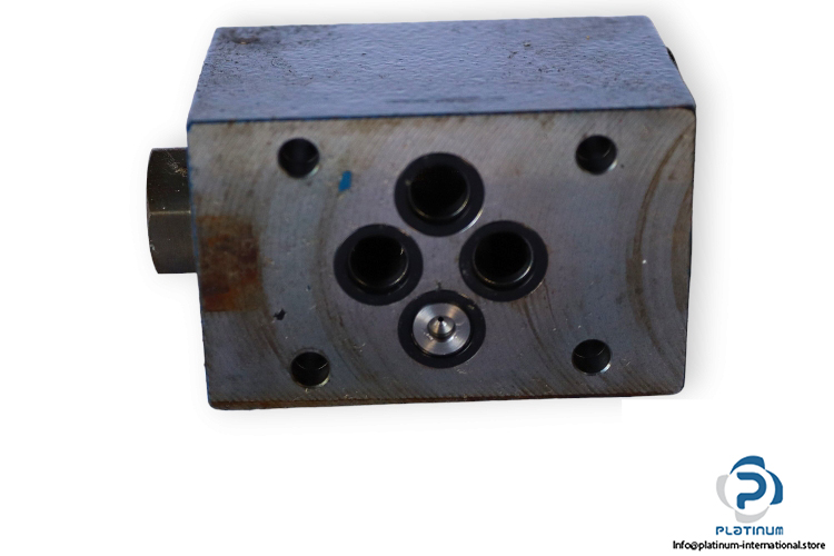 Rexroth-R900975949-directional-control-valve-(used)-3