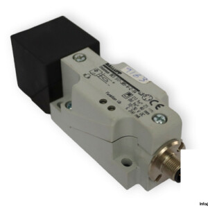 balluff-BES-517-385-V-C-S4-inductive-standard-sensor-new