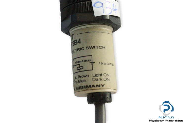 omron-E3F2-R2B4-retroreflective-sensor-(New)-4