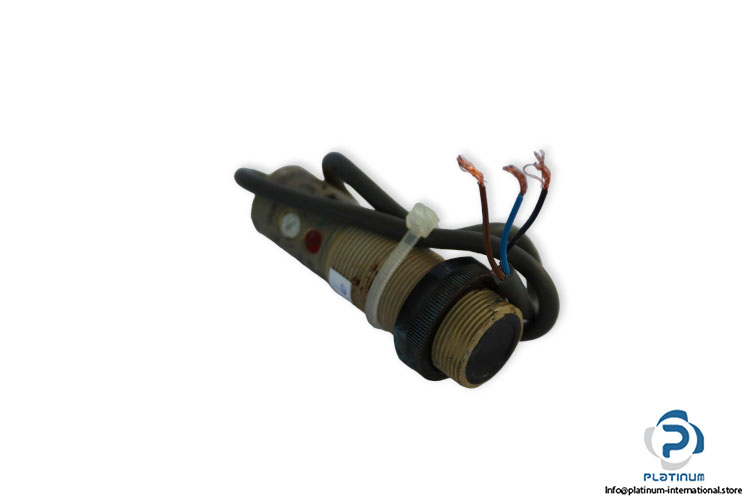 omron-E3F2-DS30C4-photoelectric-diffuse-reflective-sensor-used