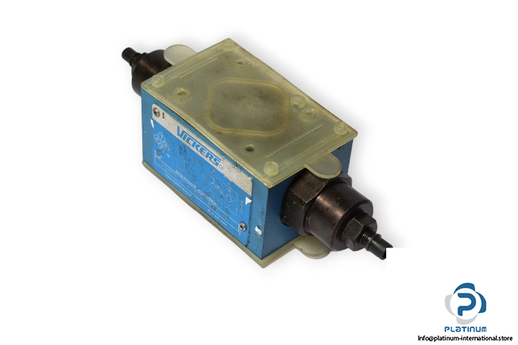 Vickers-DGMFN-3-Y-A2W-B2W-41-flow-restrictor-valve-(used)