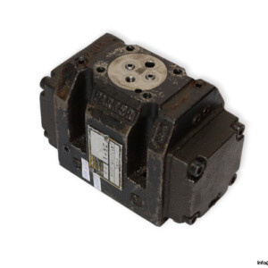 parker-D31FTB31CC4NF-0022-pilot-operated-proportional-directional-valve-used