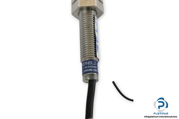 telemecanique-XS608B1NBL2-inductive-proximity-sensor-new-4