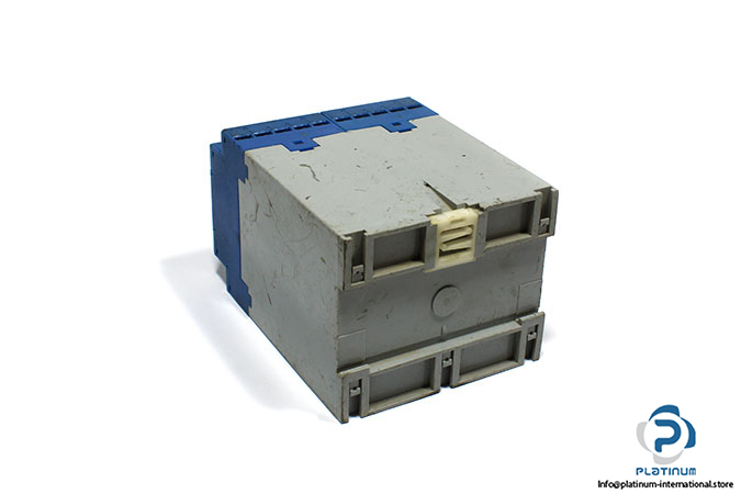 schleicher-SNO-2011-17-A-safety-relay-(used)-1