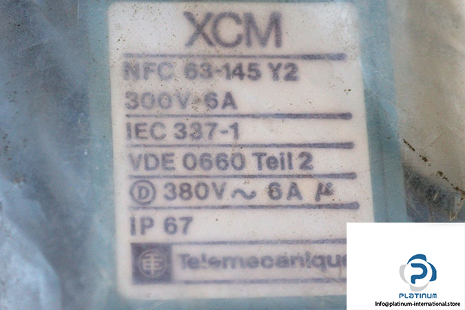 telemecanique-XCM-A102-limit-switch-(new)-2