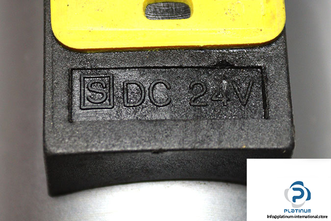 syd-DG4V-5-2C-M-U-H-20-solenoid-operated-directional-valve-new-3