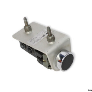 Mecman-550-153-push-button-valve-(used)