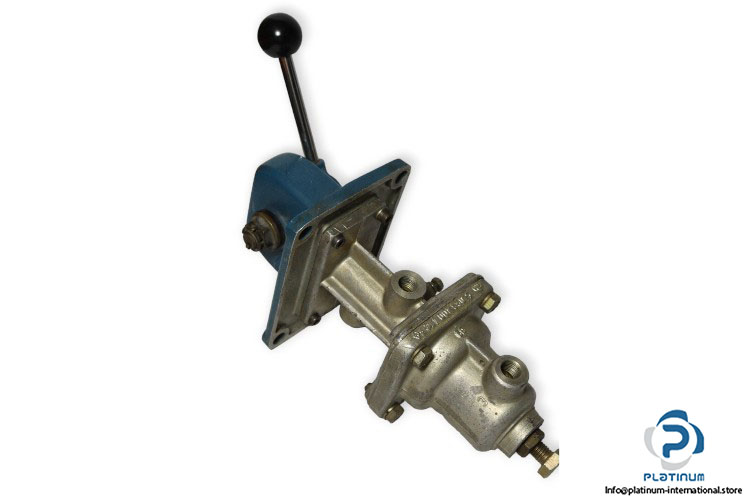 Wabco-361-002-0300R-directional-control-valve-(used)