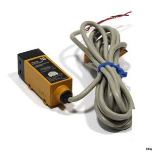 Omron-E3S-R2B4-photoelectric-retroreflective-sensor