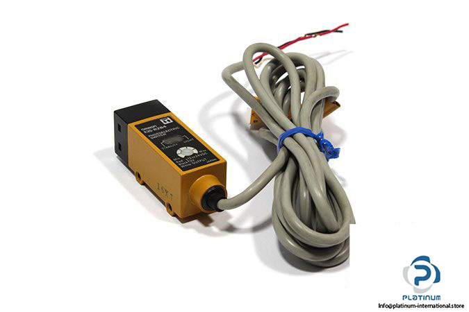 Omron-E3S-R2B4-photoelectric-retroreflective-sensor