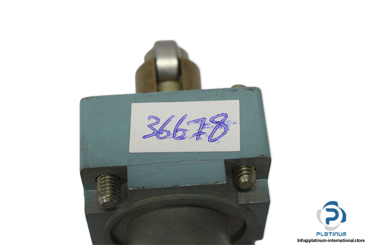 telemecanique-zcke67-limit-switch-head(new-without-carton)-3