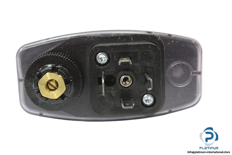 sauter-DSB152F001-pressure-switch-(New)-4