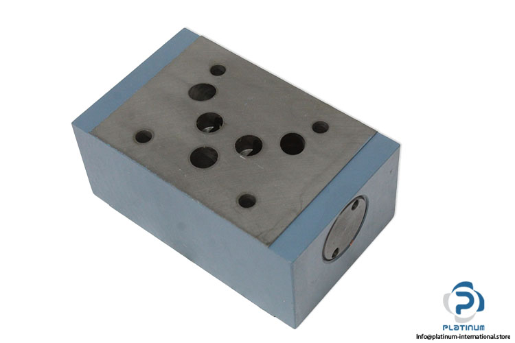 bosch-0811020027-block-valve-cover-plate-(New)-1
