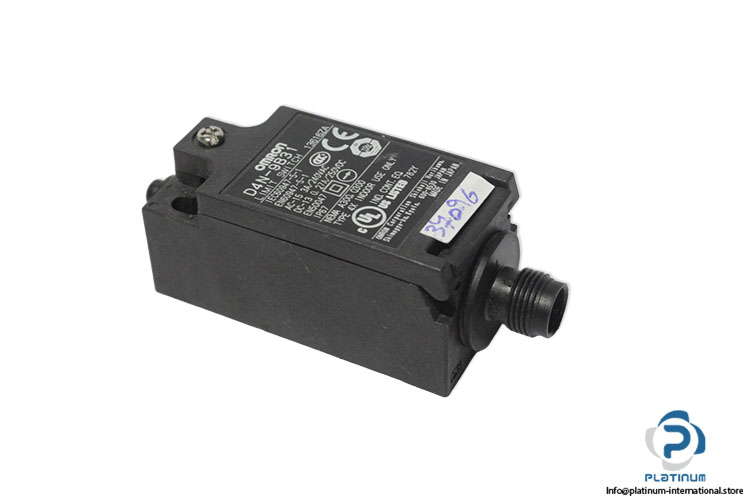 omron-D4N-9B31-top-pin-plunger-limit-switch-(used)