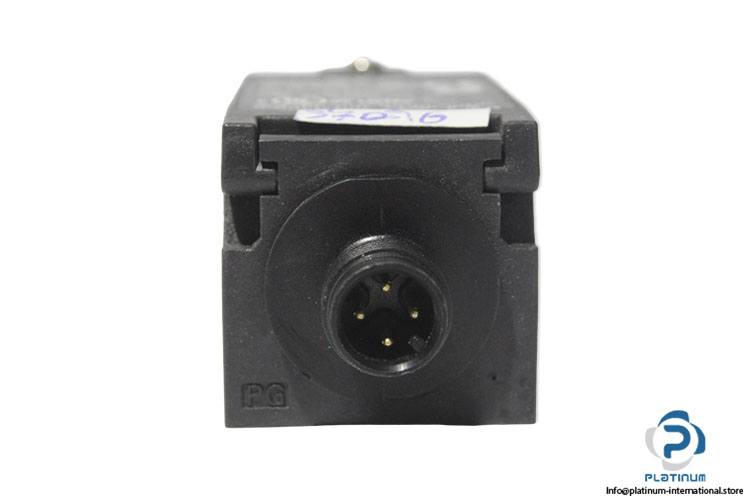 omron-D4N-9B31-top-pin-plunger-limit-switch-(used)-2
