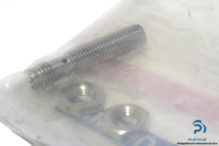 omron-E2A-S08KS02-M5-B2-inductive-proximity-sensor-(new)-1