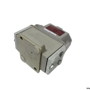 moog-062F103C-servo-valve-(New)