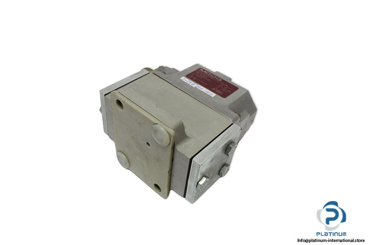 moog-062F103C-servo-valve-(New)