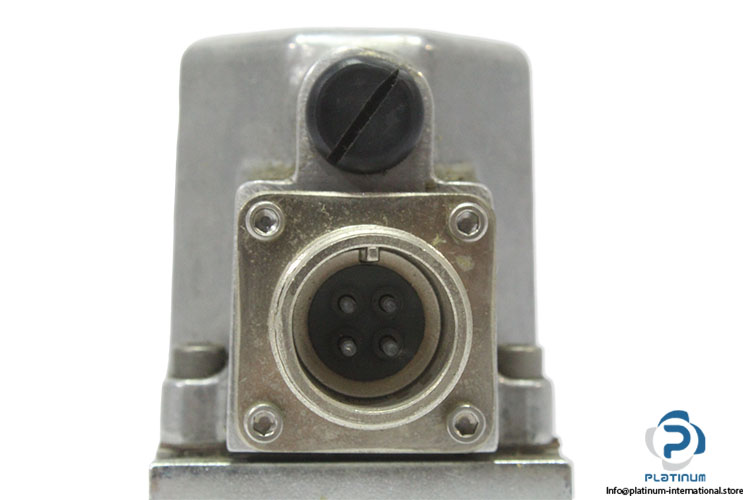 moog-062F103C-servo-valve-(New)-2