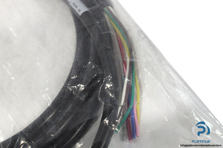 allen-bradley-889D-F8AB-2-a-motor-cable(new-carton)-2