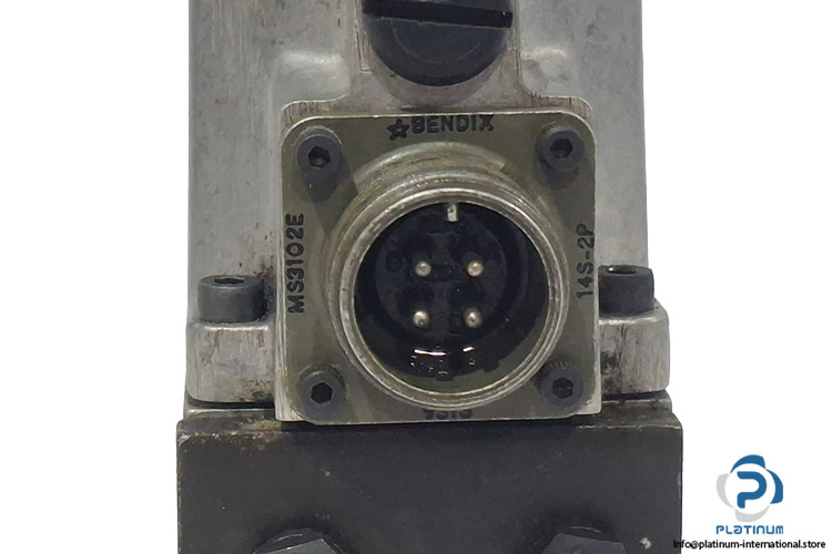 moog-E062-057A-servo-valve-(Used)-2