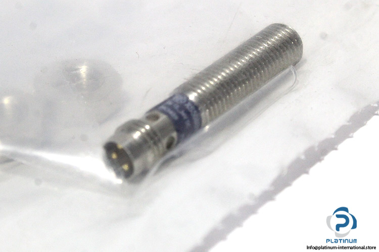 telemecanique-XS508B1PBM8-inductive-proximity-sensor-(new)-1