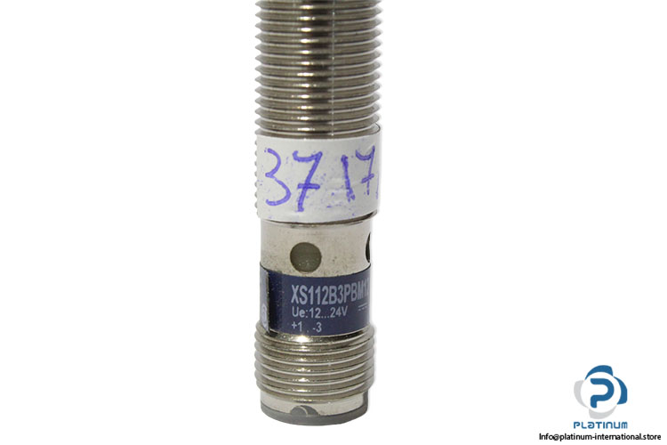 telemecanique-XS112B3PBM12-inductive-sensor-(new)-3