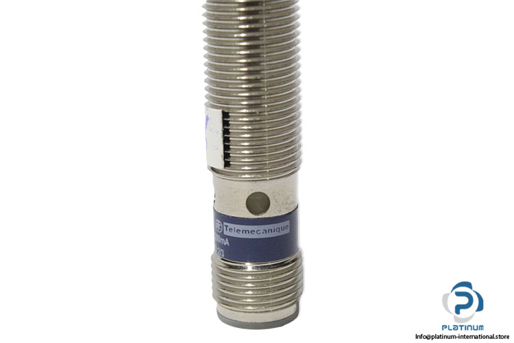 telemecanique-XS112B3PBM12-inductive-sensor-(new)-5