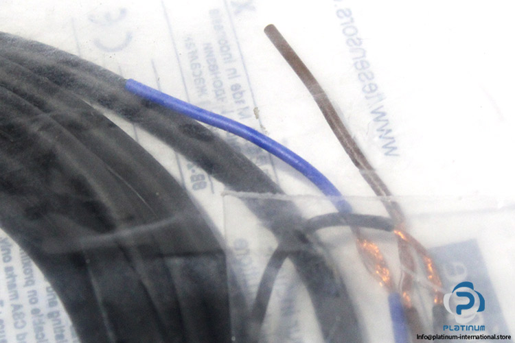 telemecanique-XS1N12PA349-inductive-proximity-sensor-(new)-(package)-1
