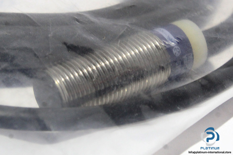 telemecanique-XS1N12PA349-inductive-proximity-sensor-(new)-(package)-2