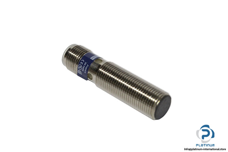 telemecanique-XS112B3PAM12-inductive-sensor-(new)-(package)-1