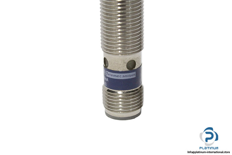 telemecanique-XS112B3PAM12-inductive-sensor-(new)-(package)-5