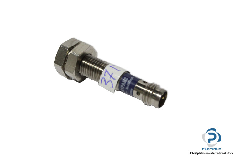telemecanique-XS508B1PAM8-inductive-proximity-sensor-(new)