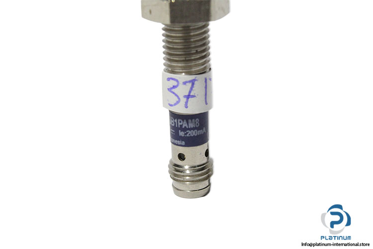 telemecanique-XS508B1PAM8-inductive-proximity-sensor-(new)-3