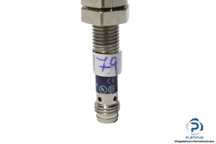 telemecanique-XS508B1PAM8-inductive-proximity-sensor-(new)-4