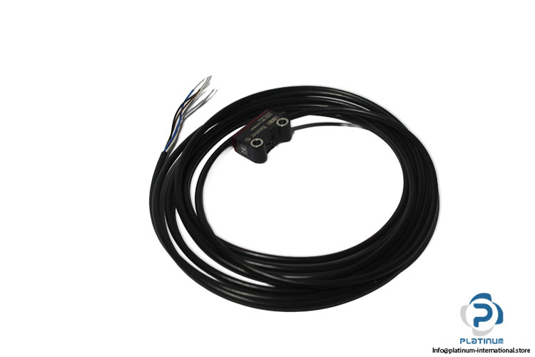 baumer-O200-GR-PV1Z-72CV-BX30-diffuse-sensor-(new)-(package)